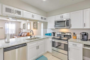 Fort Walton Beach Townhome Less Than 3 Mi to the Beach!